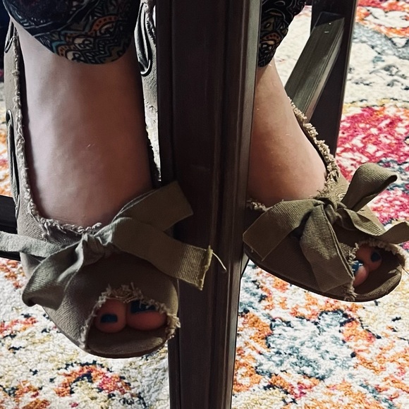 Restricted style SANDSTORM Wedge sandals/shoes Size 7 women’s , GUG - Picture 4 of 5